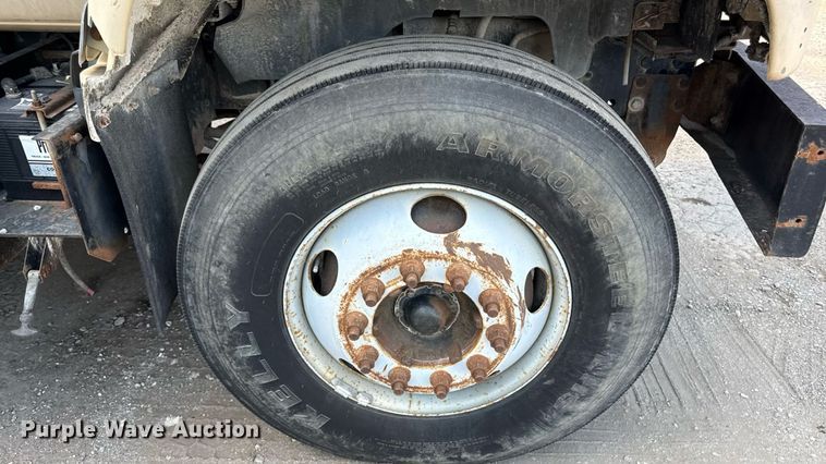 image for item EN8254 2000 GMC C7500 bucket truck