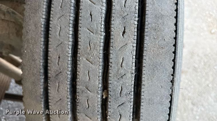 image for item EN8254 2000 GMC C7500 bucket truck