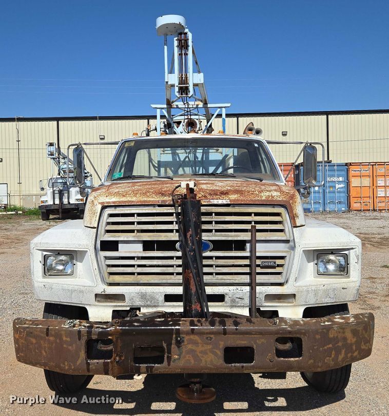 image for item EN8295 1991 Ford F700 drilling rig truck