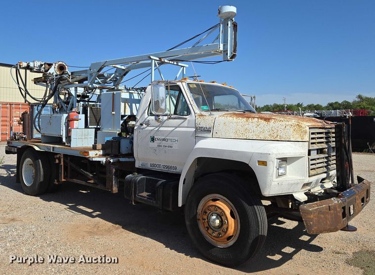 image for item EN8295 1991 Ford F700 drilling rig truck