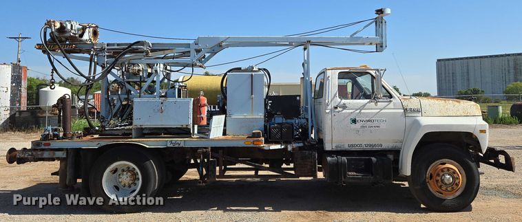 image for item EN8295 1991 Ford F700 drilling rig truck