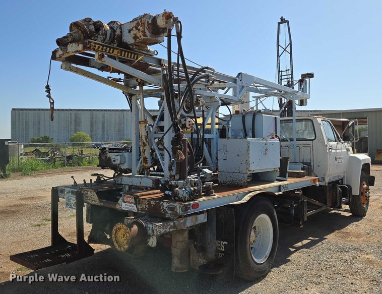 image for item EN8295 1991 Ford F700 drilling rig truck