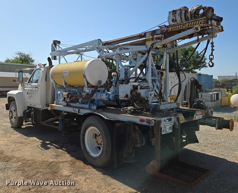image for item EN8295 1991 Ford F700 drilling rig truck