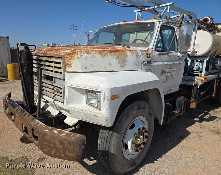 image for item EN8295 1991 Ford F700 drilling rig truck