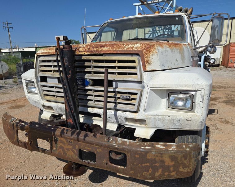 image for item EN8295 1991 Ford F700 drilling rig truck