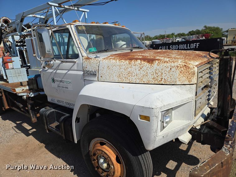 image for item EN8295 1991 Ford F700 drilling rig truck