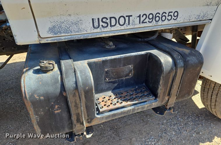 image for item EN8295 1991 Ford F700 drilling rig truck