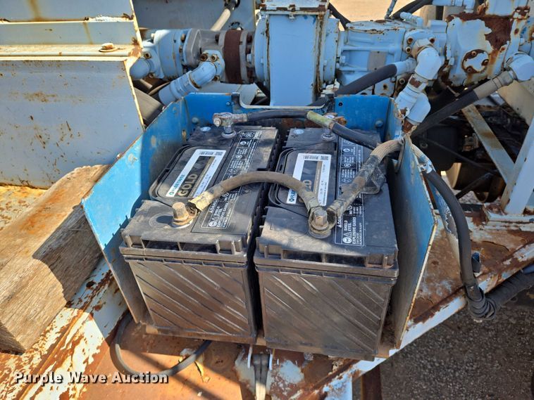 image for item EN8295 1991 Ford F700 drilling rig truck