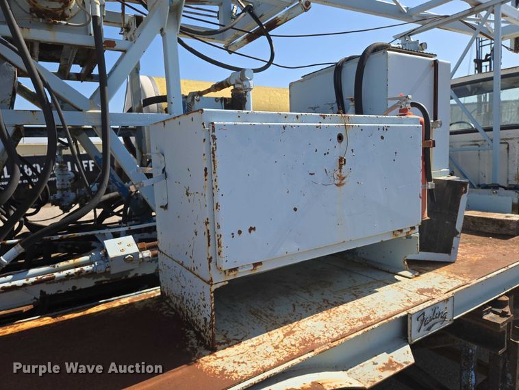 image for item EN8295 1991 Ford F700 drilling rig truck