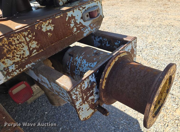 image for item EN8295 1991 Ford F700 drilling rig truck