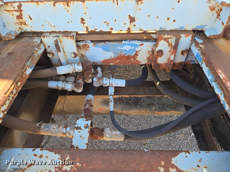 image for item EN8295 1991 Ford F700 drilling rig truck