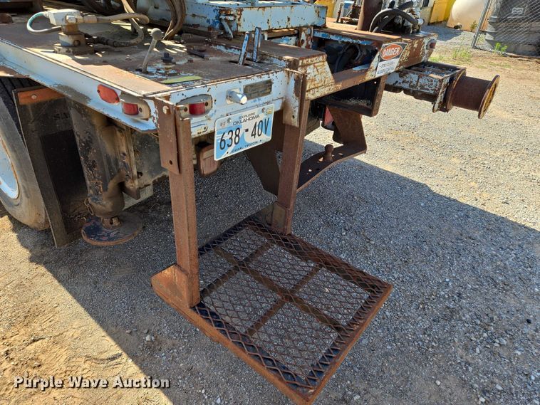 image for item EN8295 1991 Ford F700 drilling rig truck