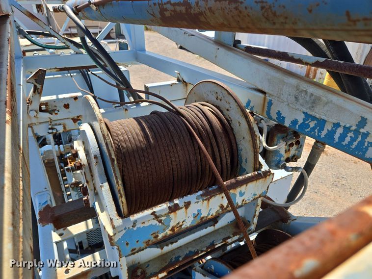 image for item EN8295 1991 Ford F700 drilling rig truck