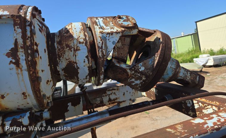 image for item EN8295 1991 Ford F700 drilling rig truck