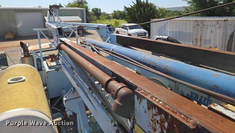 image for item EN8295 1991 Ford F700 drilling rig truck