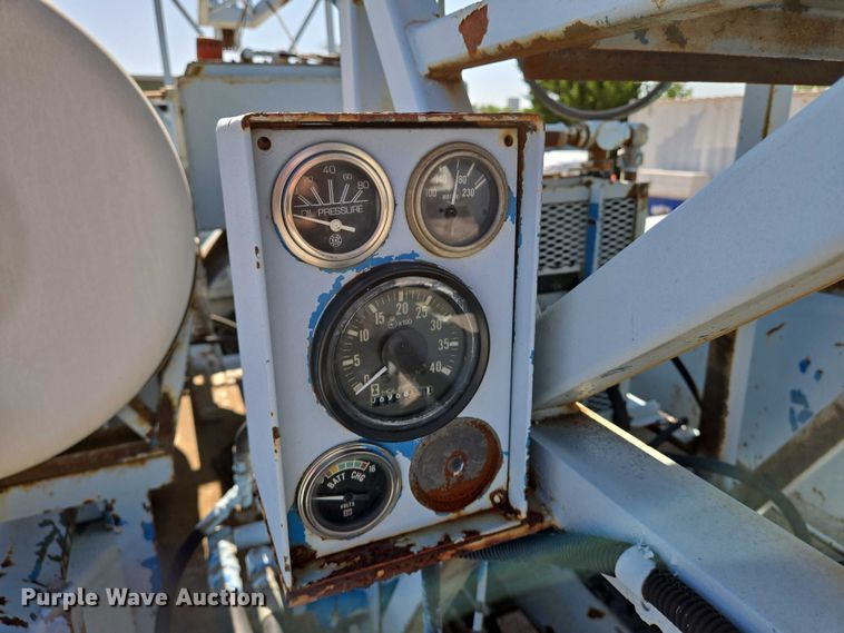 image for item EN8295 1991 Ford F700 drilling rig truck