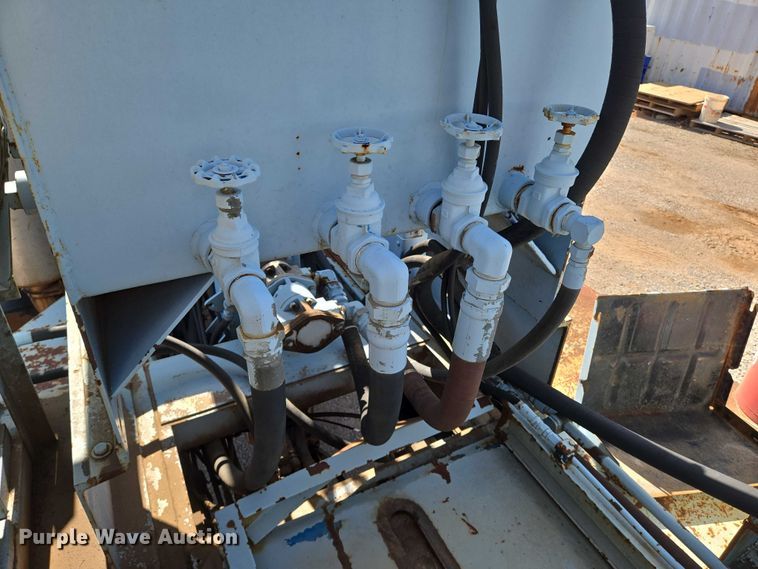 image for item EN8295 1991 Ford F700 drilling rig truck