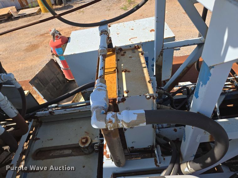 image for item EN8295 1991 Ford F700 drilling rig truck