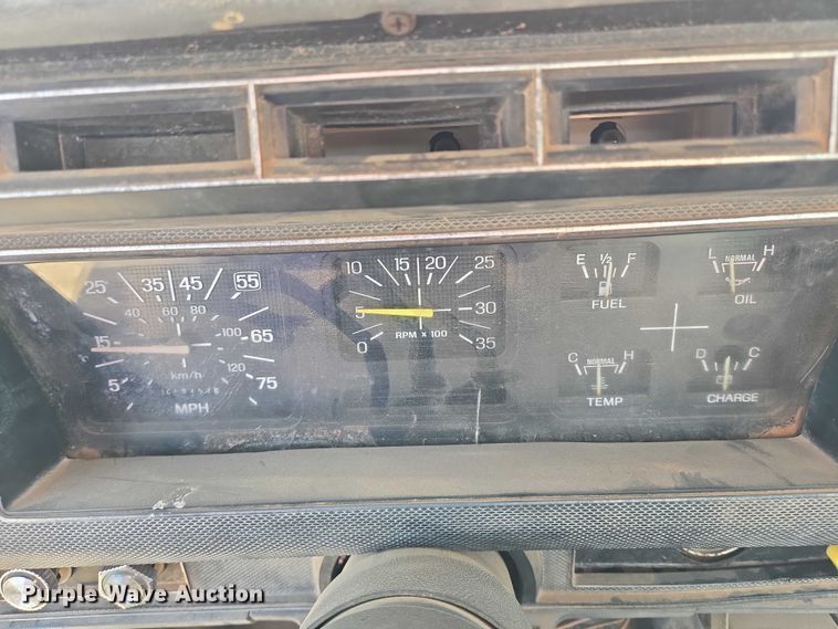 image for item EN8295 1991 Ford F700 drilling rig truck