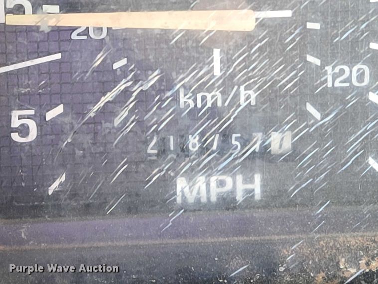 image for item EN8295 1991 Ford F700 drilling rig truck