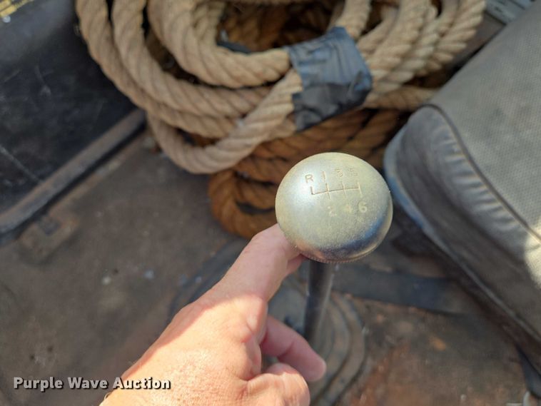 image for item EN8295 1991 Ford F700 drilling rig truck