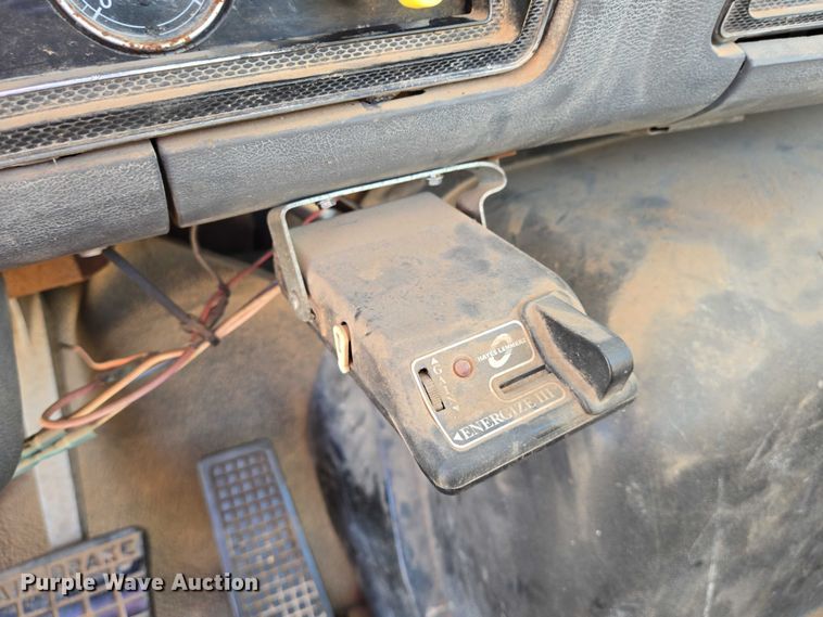 image for item EN8295 1991 Ford F700 drilling rig truck