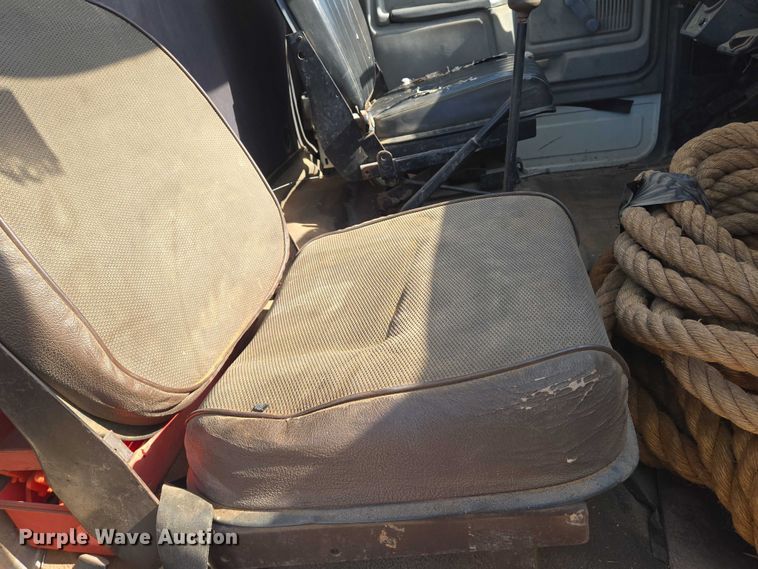 image for item EN8295 1991 Ford F700 drilling rig truck