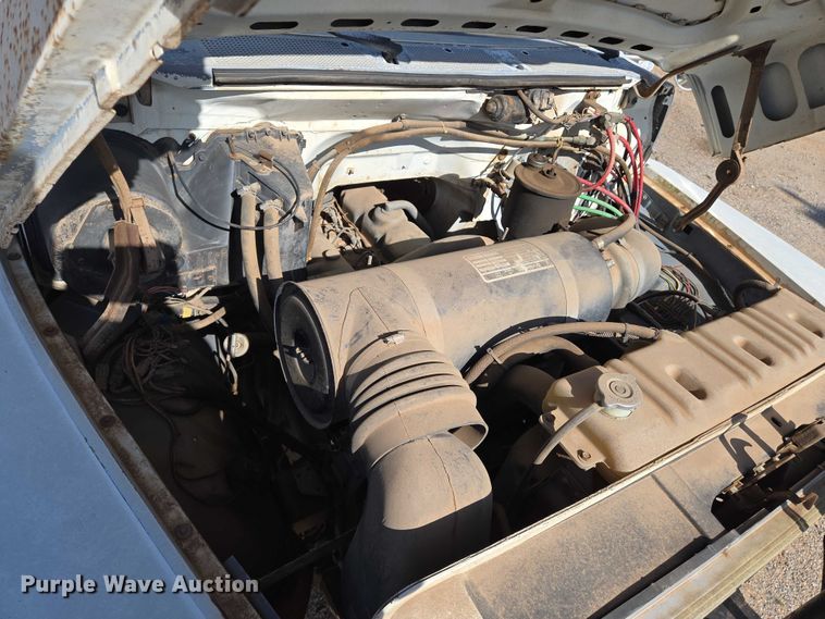 image for item EN8295 1991 Ford F700 drilling rig truck
