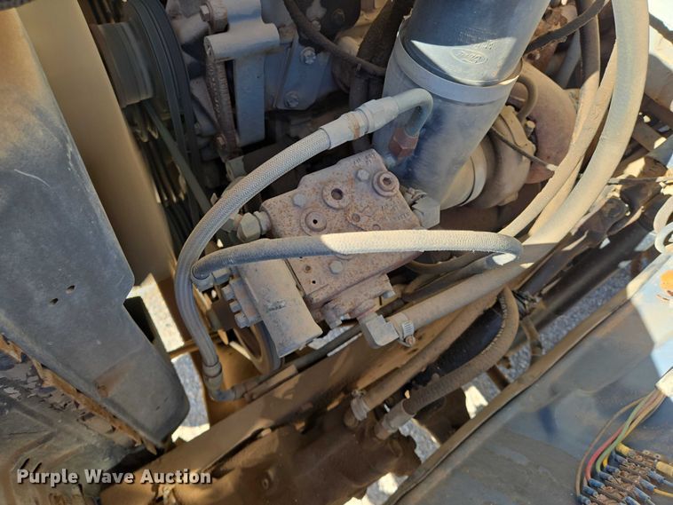 image for item EN8295 1991 Ford F700 drilling rig truck