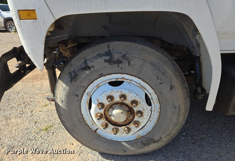 image for item EN8295 1991 Ford F700 drilling rig truck