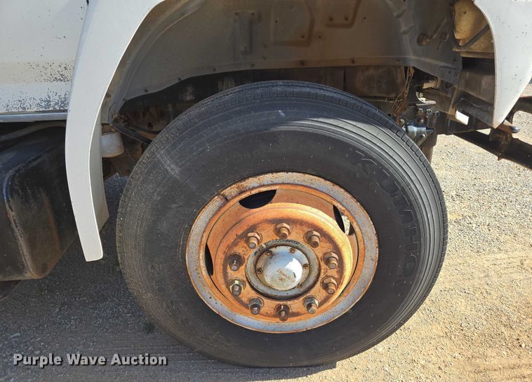 image for item EN8295 1991 Ford F700 drilling rig truck