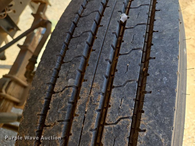 image for item EN8295 1991 Ford F700 drilling rig truck