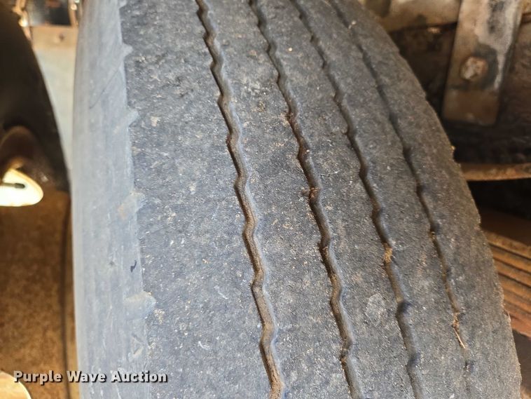 image for item EN8295 1991 Ford F700 drilling rig truck