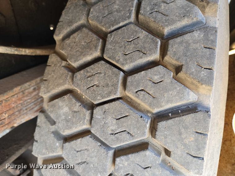 image for item EN8295 1991 Ford F700 drilling rig truck