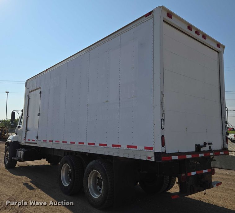 image for item EN8336 2014 Freightliner 108SD box truck