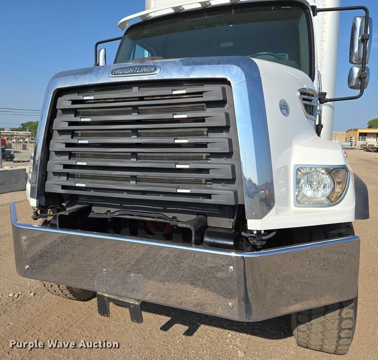 image for item EN8336 2014 Freightliner 108SD box truck