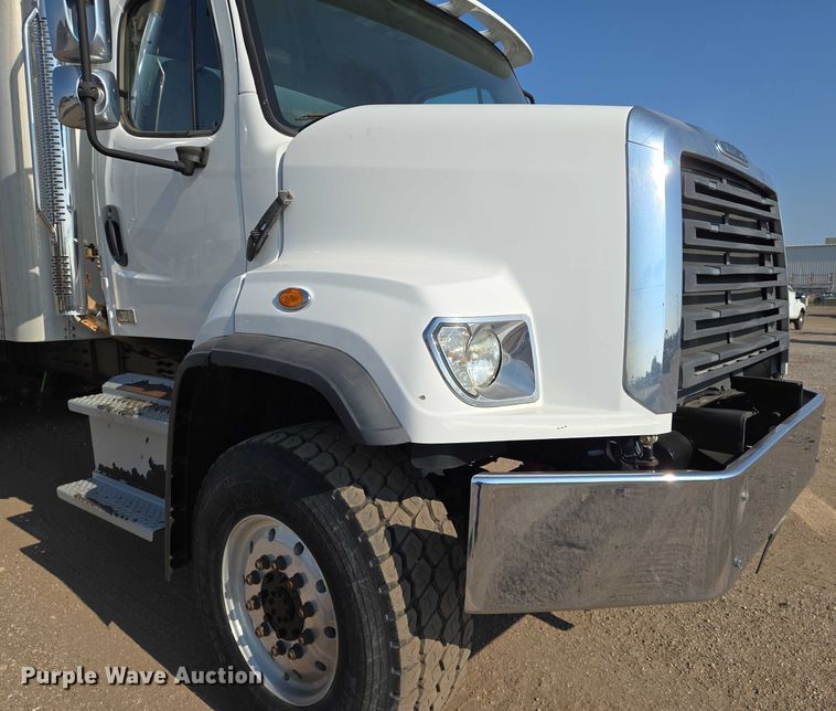 image for item EN8336 2014 Freightliner 108SD box truck