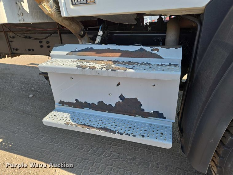 image for item EN8336 2014 Freightliner 108SD box truck