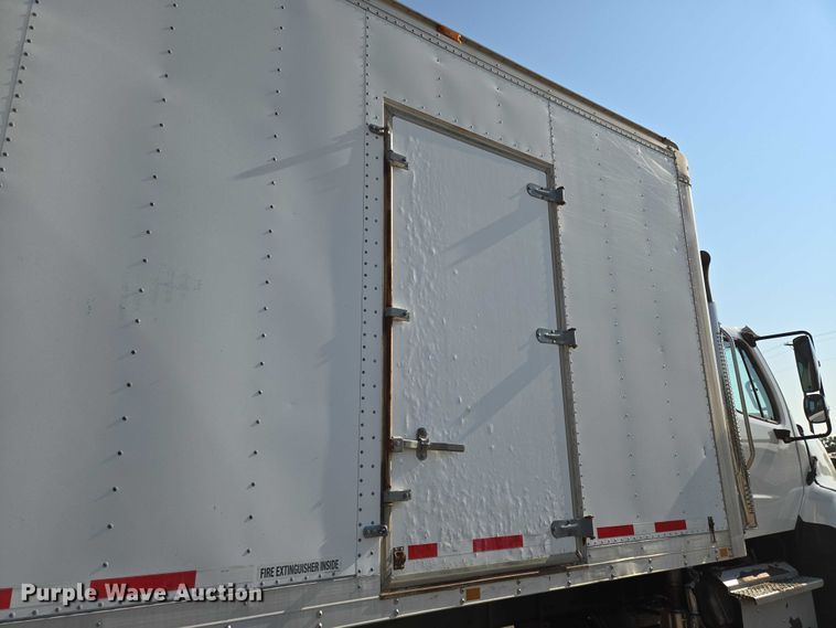 image for item EN8336 2014 Freightliner 108SD box truck