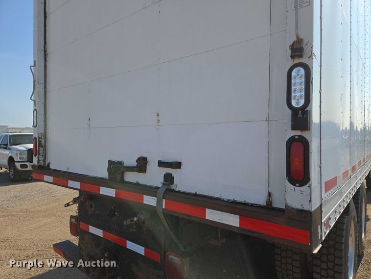 image for item EN8336 2014 Freightliner 108SD box truck