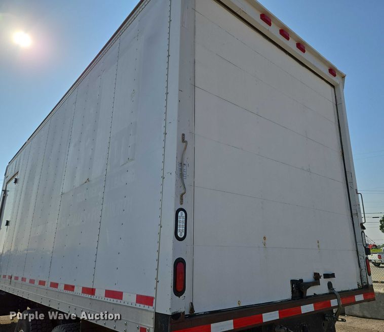 image for item EN8336 2014 Freightliner 108SD box truck