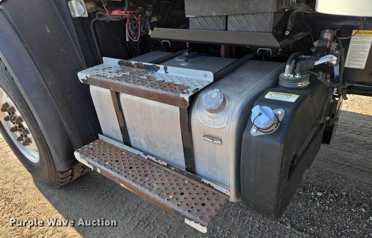 image for item EN8336 2014 Freightliner 108SD box truck