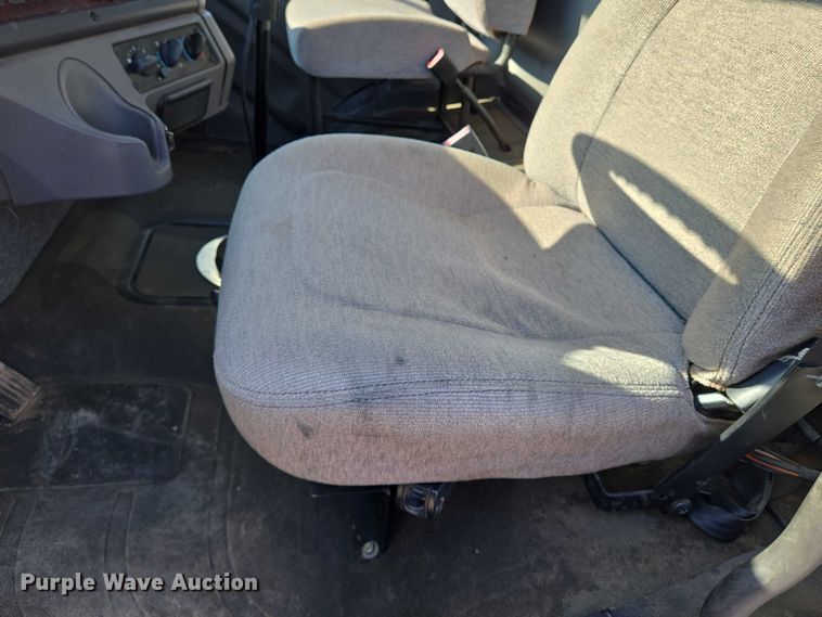 image for item EN8336 2014 Freightliner 108SD box truck