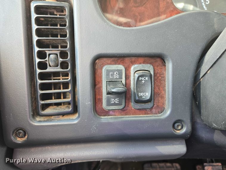 image for item EN8336 2014 Freightliner 108SD box truck