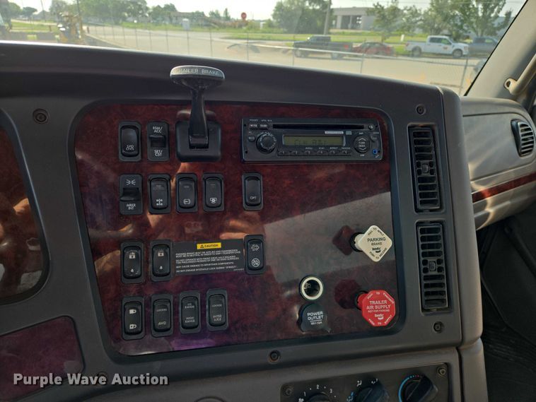 image for item EN8336 2014 Freightliner 108SD box truck