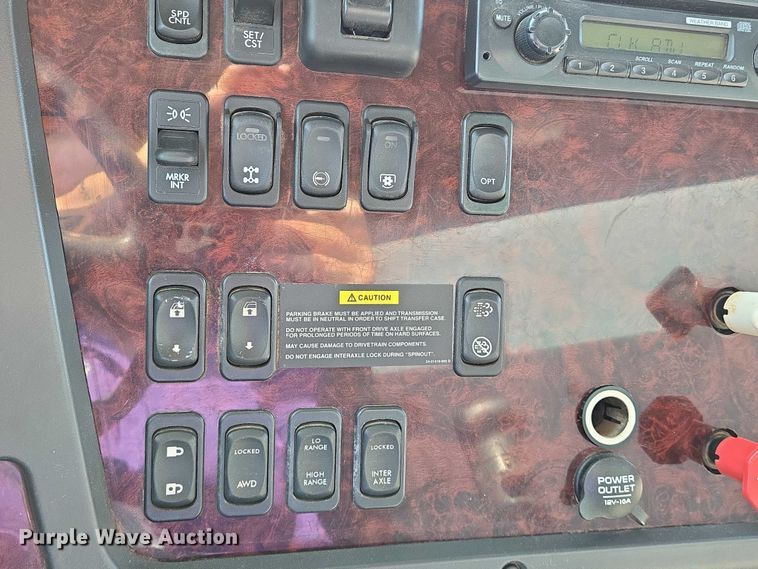 image for item EN8336 2014 Freightliner 108SD box truck