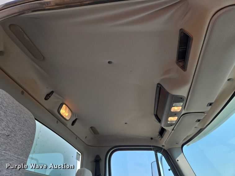 image for item EN8336 2014 Freightliner 108SD box truck