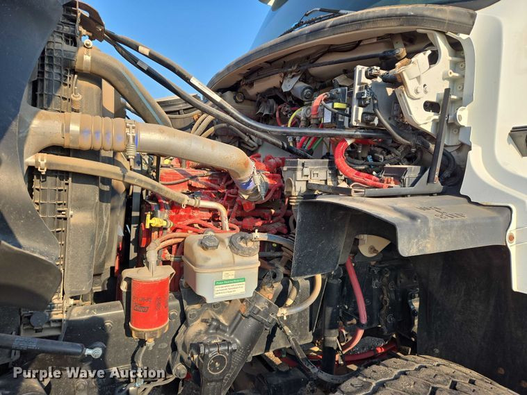 image for item EN8336 2014 Freightliner 108SD box truck