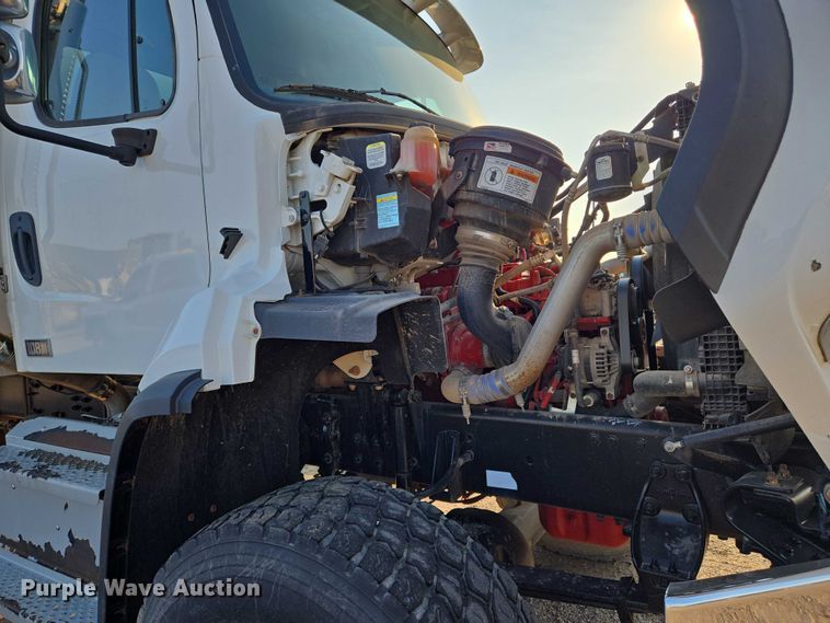 image for item EN8336 2014 Freightliner 108SD box truck