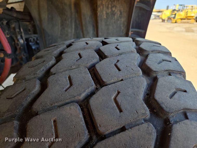 image for item EN8336 2014 Freightliner 108SD box truck